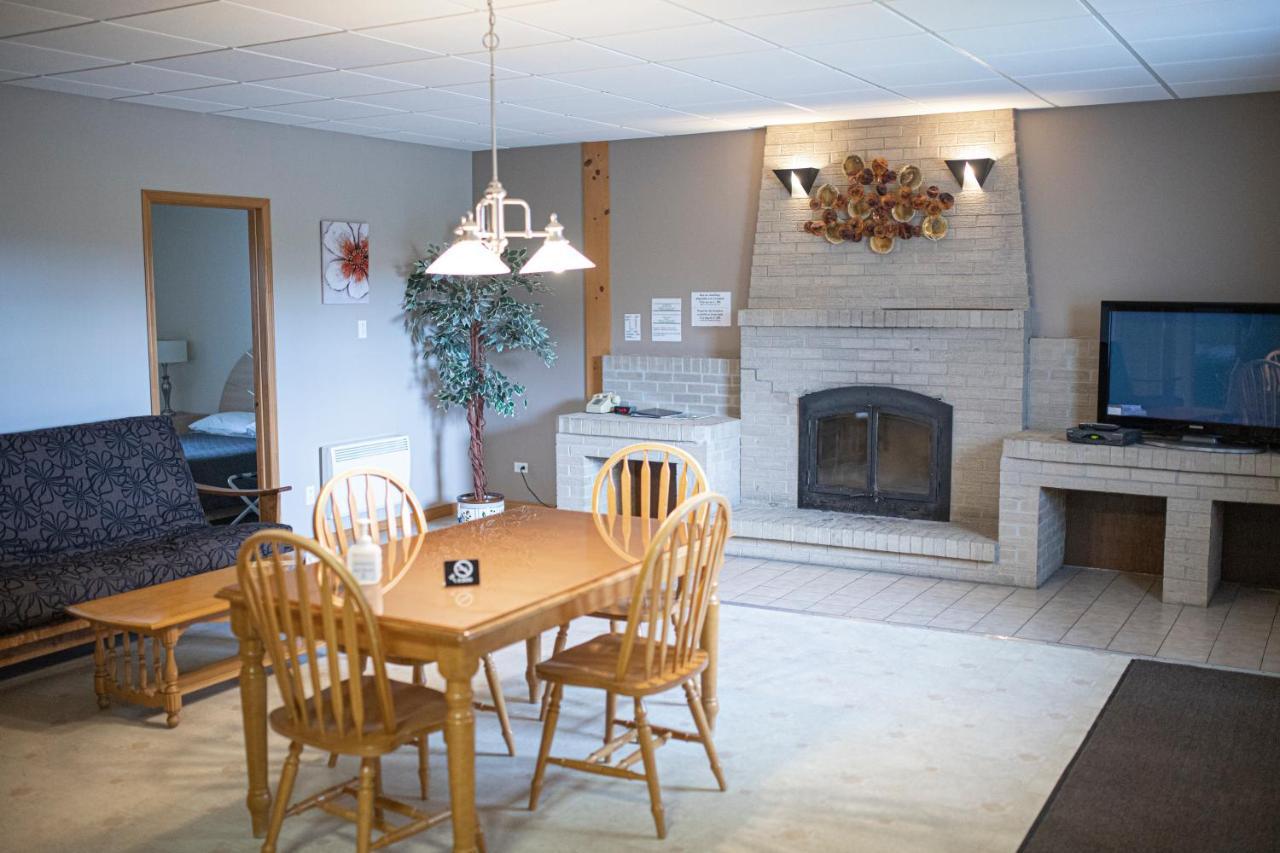 Motel Et Condo Chez Charley Sainte-Anne-de-Beaupre Luaran gambar