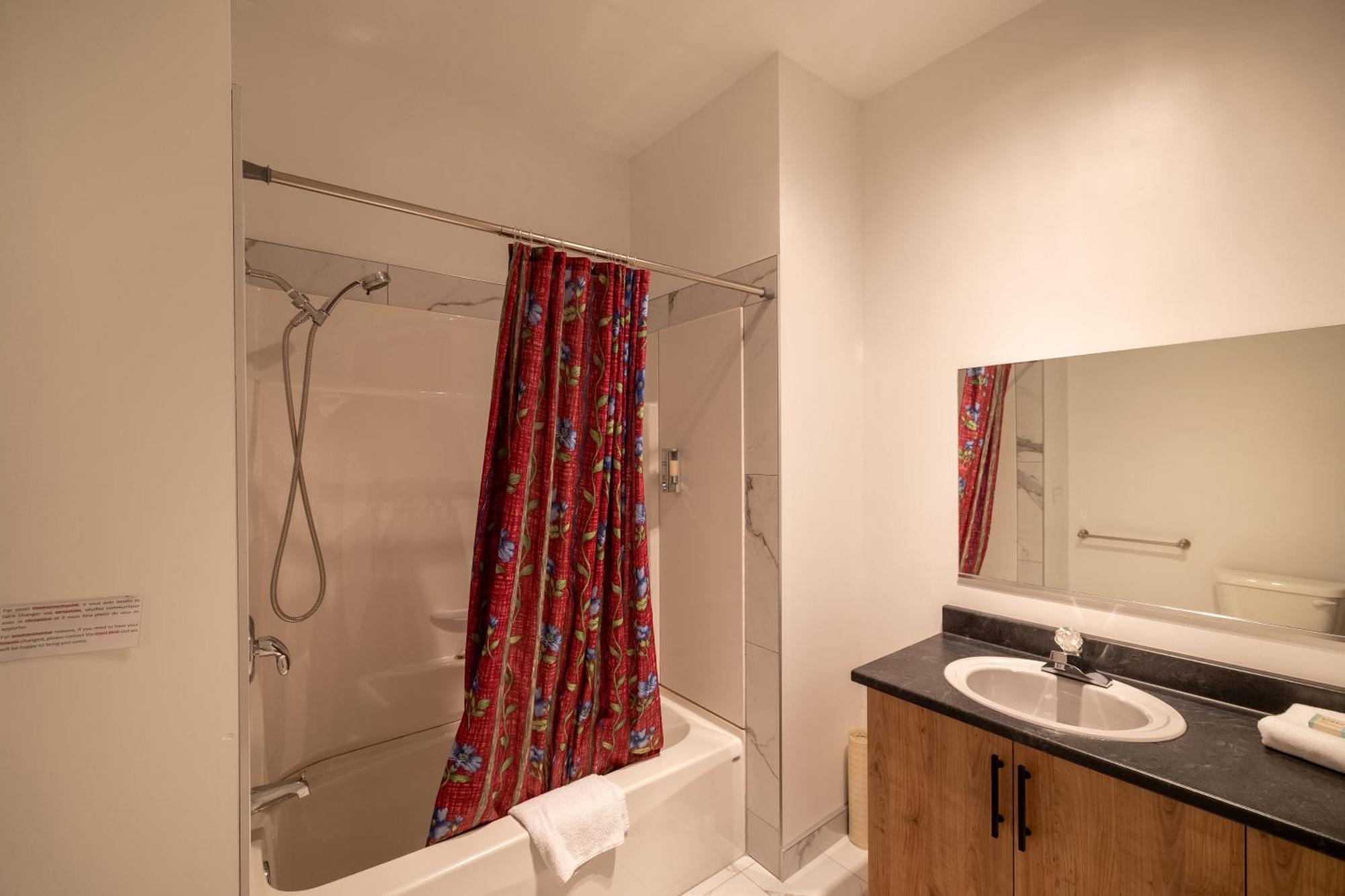 Motel Et Condo Chez Charley Sainte-Anne-de-Beaupre Luaran gambar