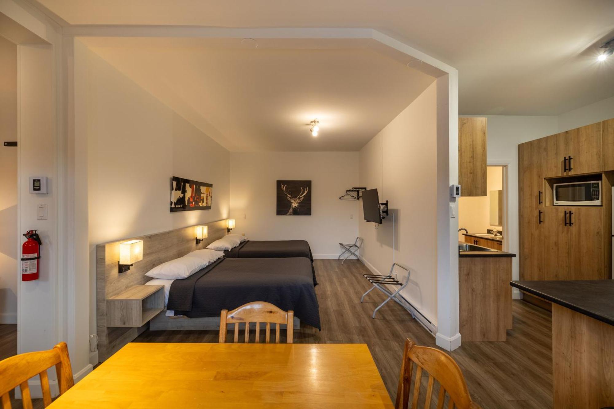 Motel Et Condo Chez Charley Sainte-Anne-de-Beaupre Luaran gambar