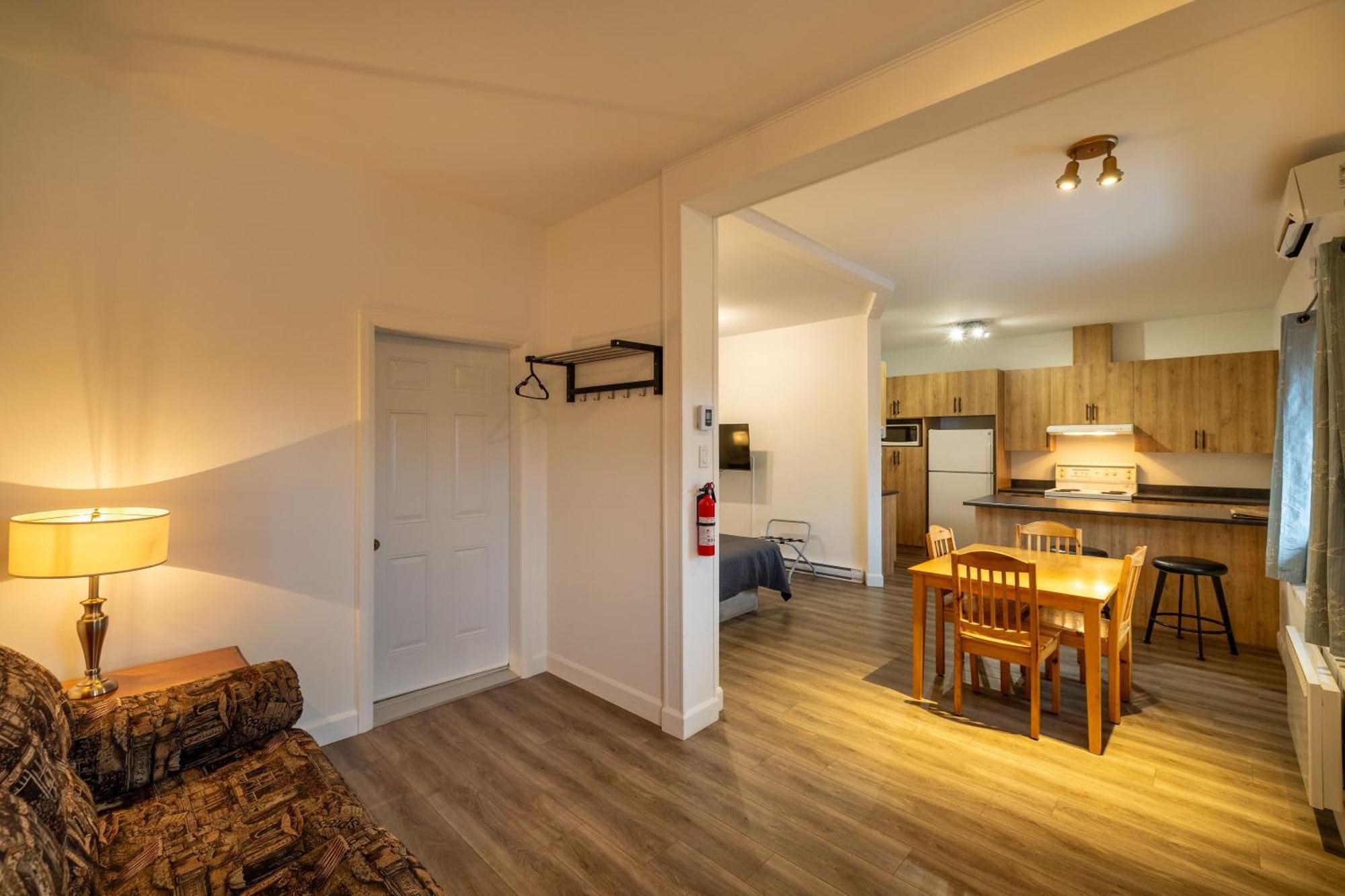 Motel Et Condo Chez Charley Sainte-Anne-de-Beaupre Luaran gambar