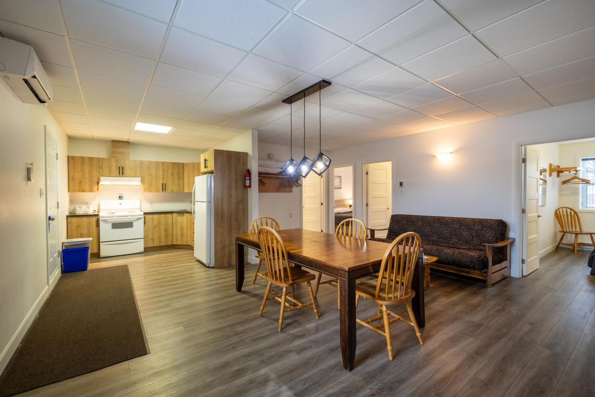 Motel Et Condo Chez Charley Sainte-Anne-de-Beaupre Luaran gambar