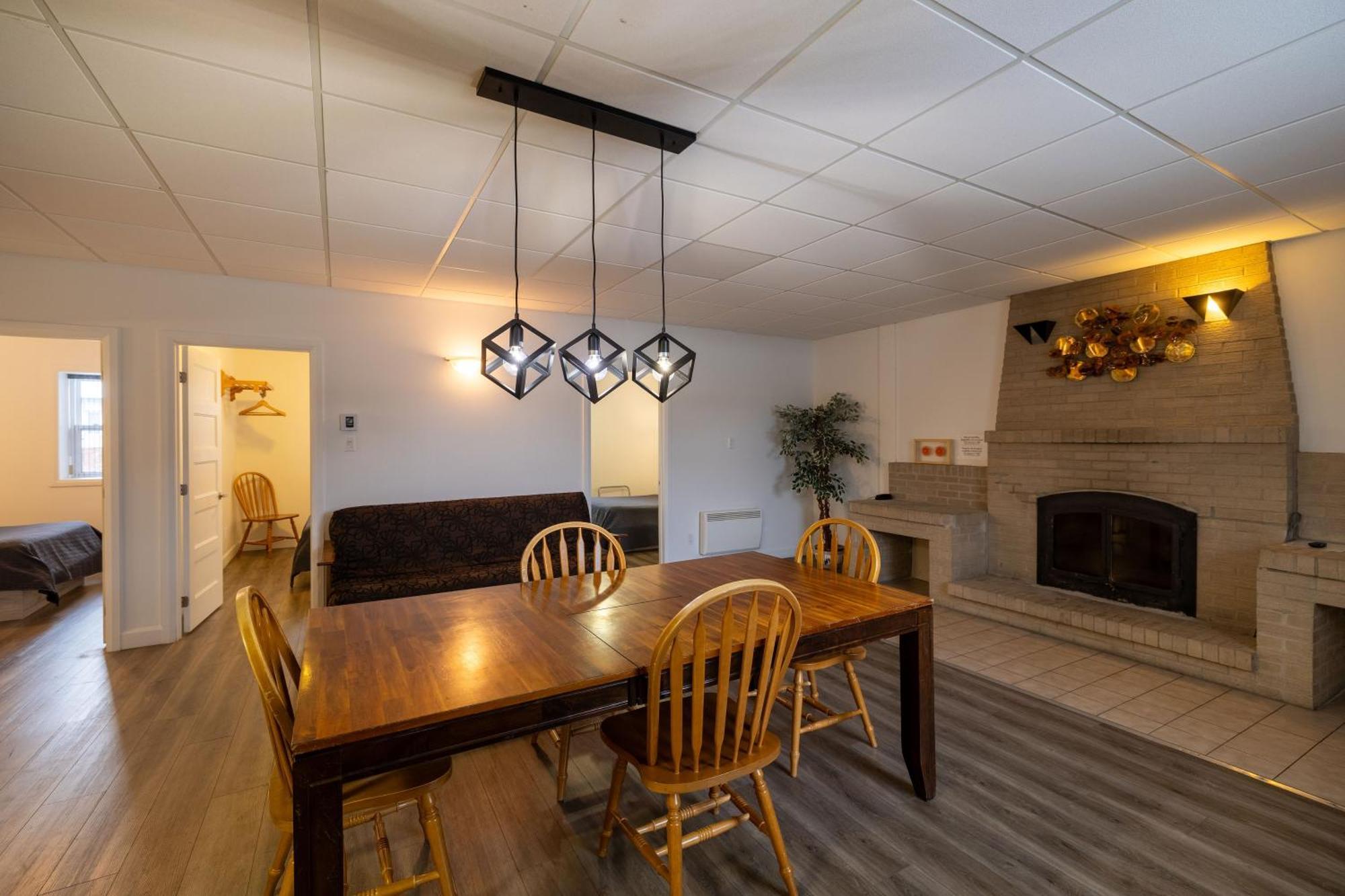 Motel Et Condo Chez Charley Sainte-Anne-de-Beaupre Luaran gambar