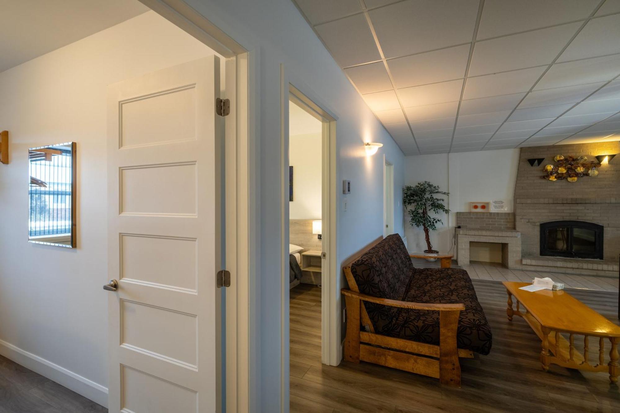 Motel Et Condo Chez Charley Sainte-Anne-de-Beaupre Luaran gambar