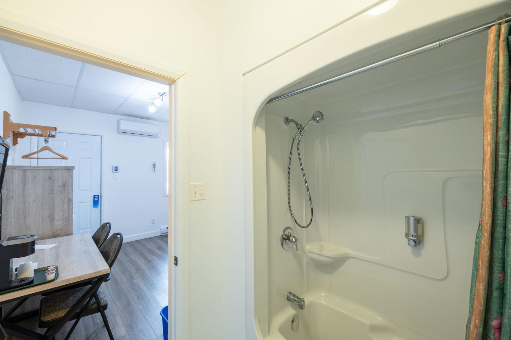 Motel Et Condo Chez Charley Sainte-Anne-de-Beaupre Luaran gambar