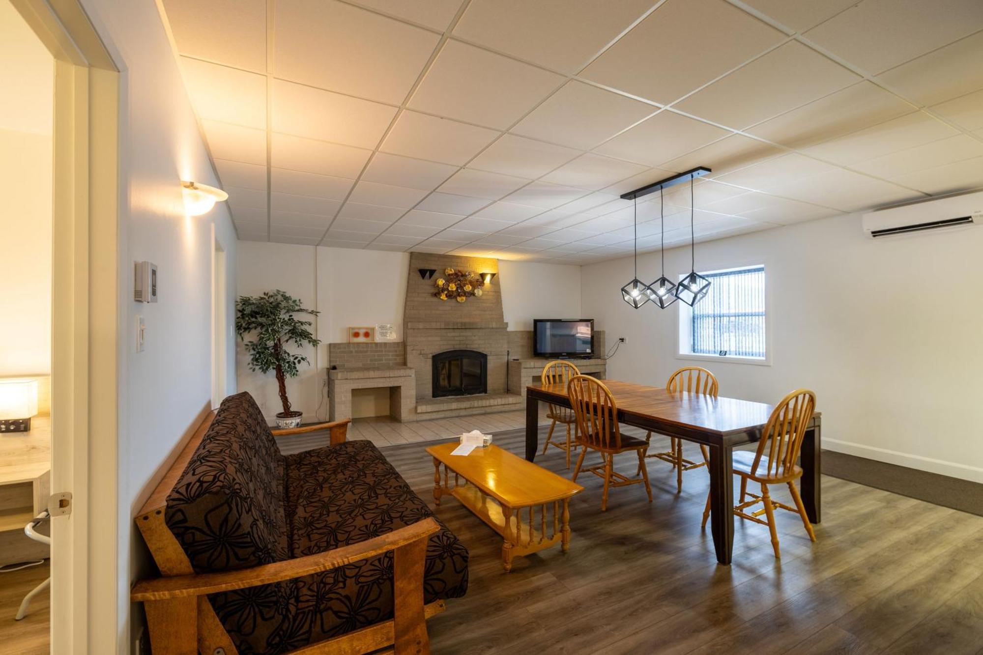 Motel Et Condo Chez Charley Sainte-Anne-de-Beaupre Luaran gambar